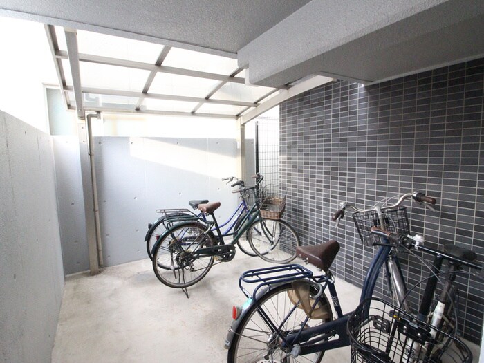 物件外観写真6　(駐輪場)