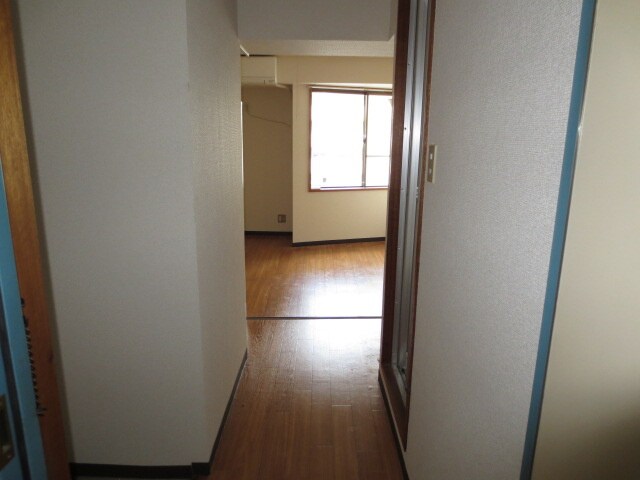 物件内観写真7　(玄関)