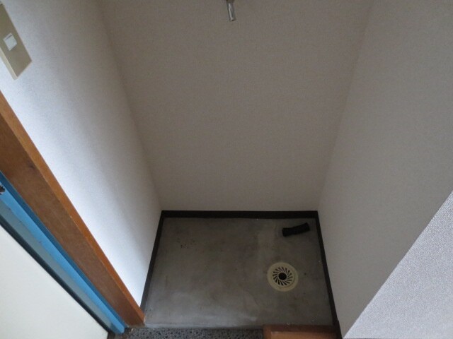 物件内観写真8　(洗濯機置場)