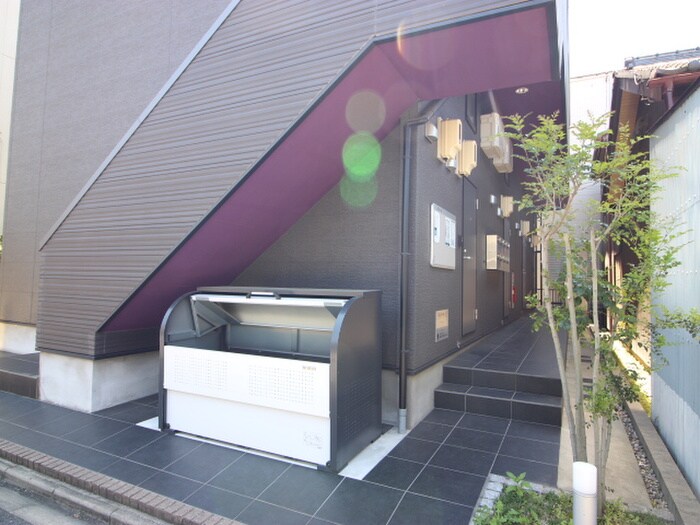 物件外観写真2　(エントランス部分)