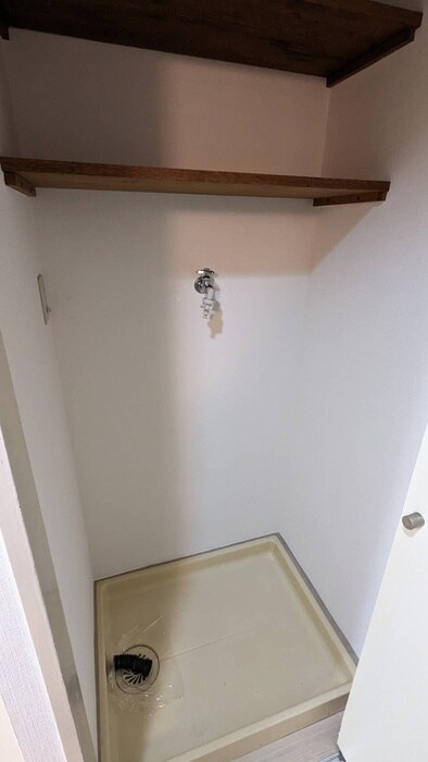 物件内観写真12　(洗濯機置場)