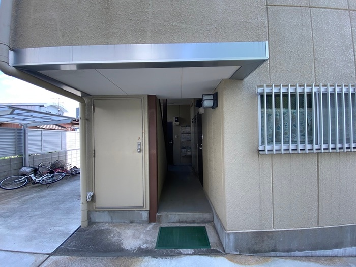物件外観写真4　(エントランス部分)