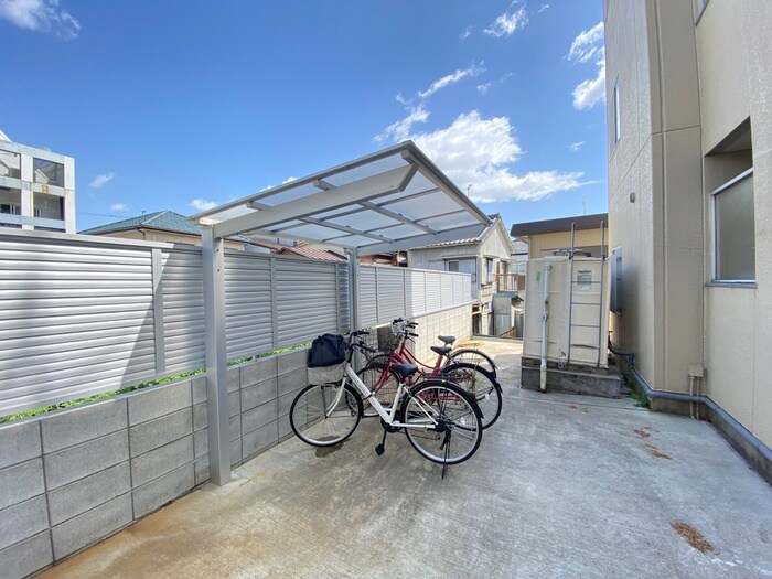 物件外観写真5　(駐輪場)