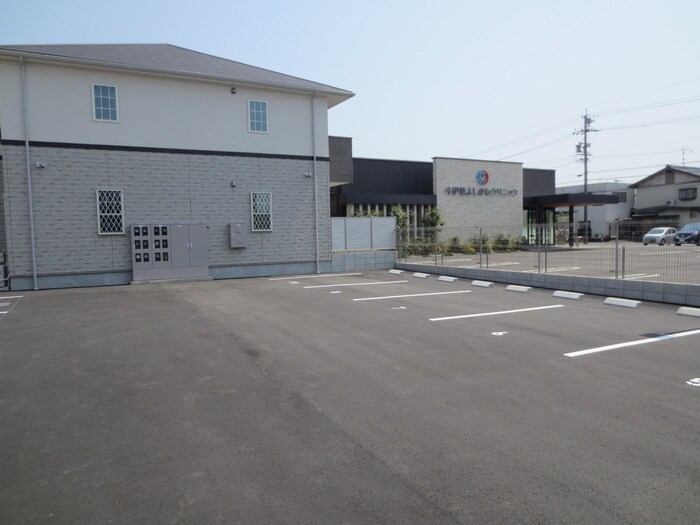 物件外観写真5　(駐車場)