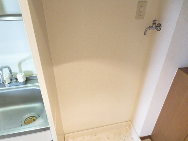 物件内観写真14　(洗濯機置場)