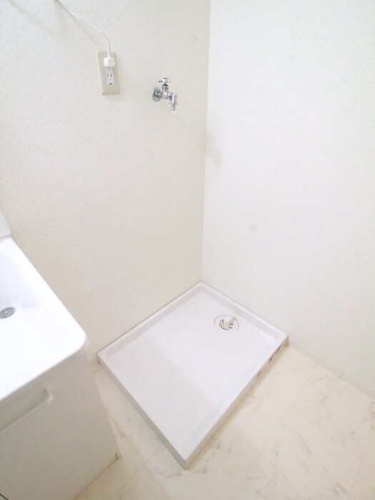 物件内観写真12　(洗濯機置場)