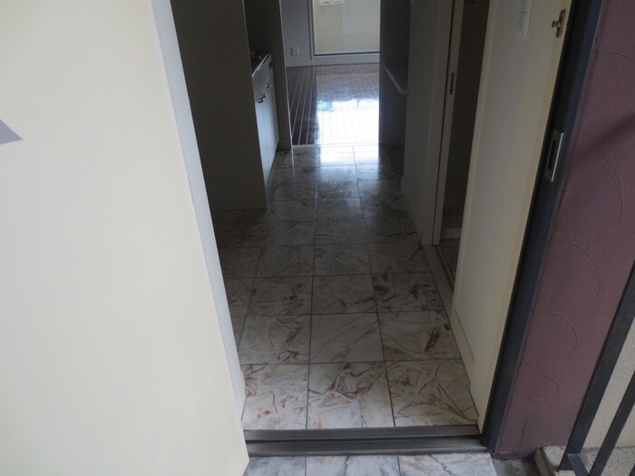 物件内観写真18　(玄関)