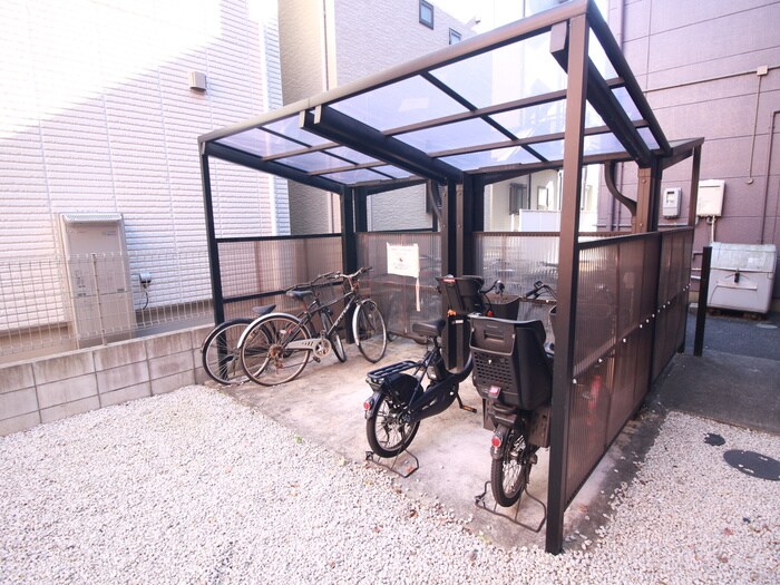 物件外観写真4　(駐輪場)