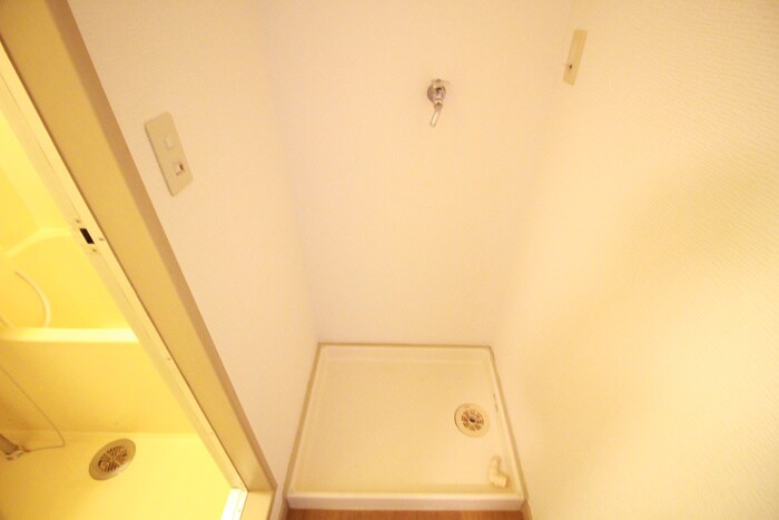 物件内観写真15　(洗濯機置場)