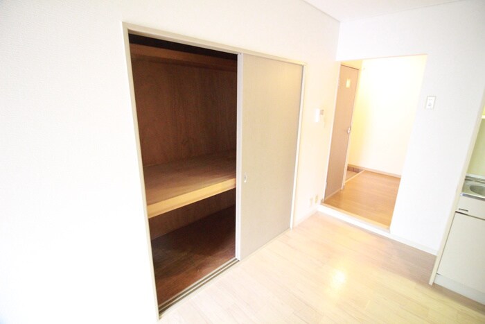 物件内観写真18　(収納)