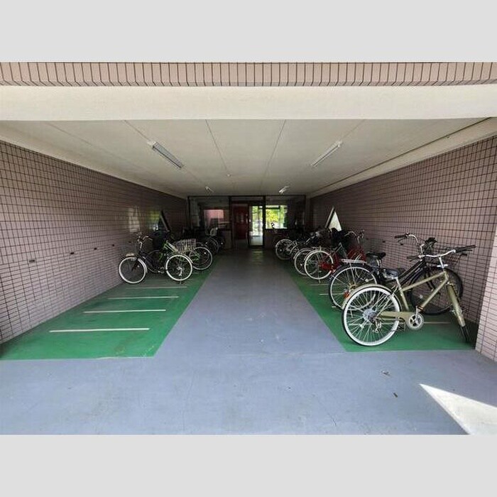 物件外観写真4　(駐車場)