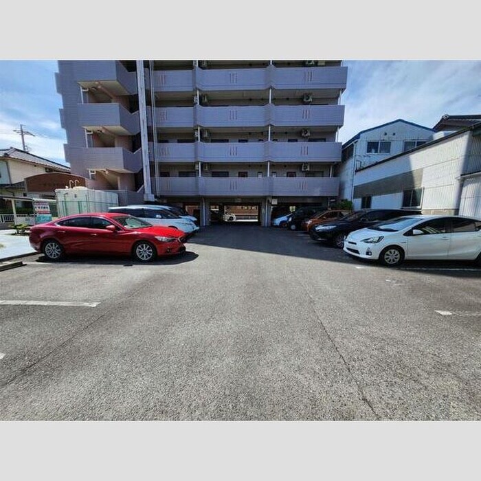 物件外観写真6　(駐車場)