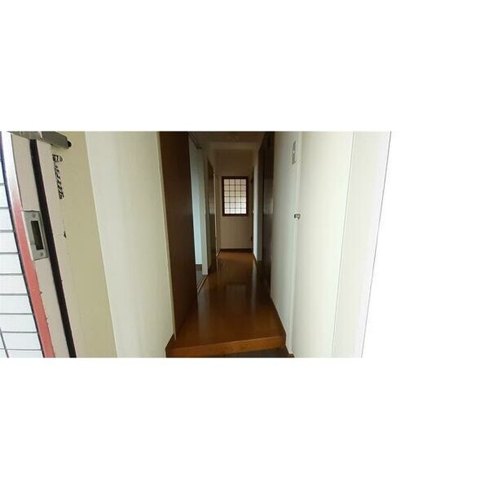 物件内観写真12　(玄関)