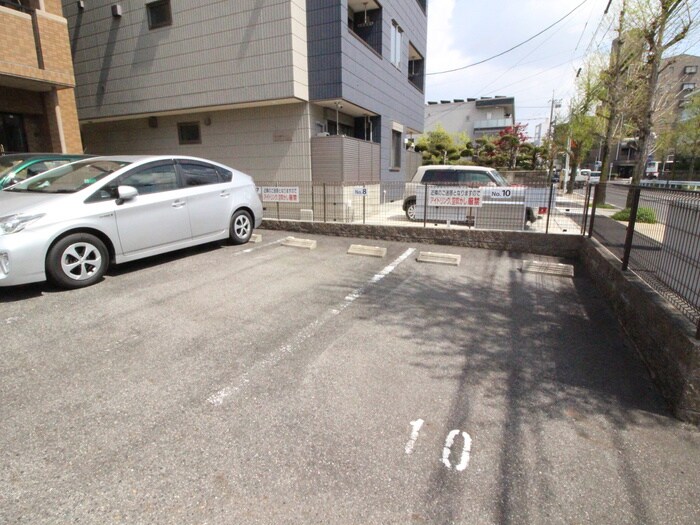 物件外観写真5　(駐車場)