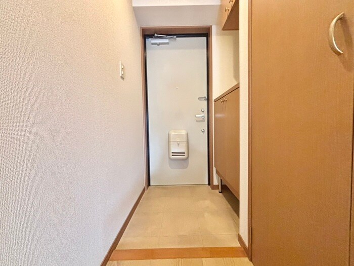 物件内観写真16　(玄関)