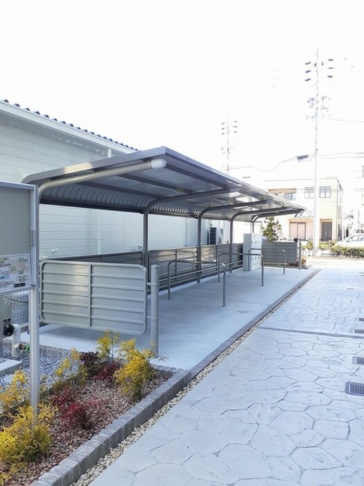 物件外観写真2　(駐輪場)