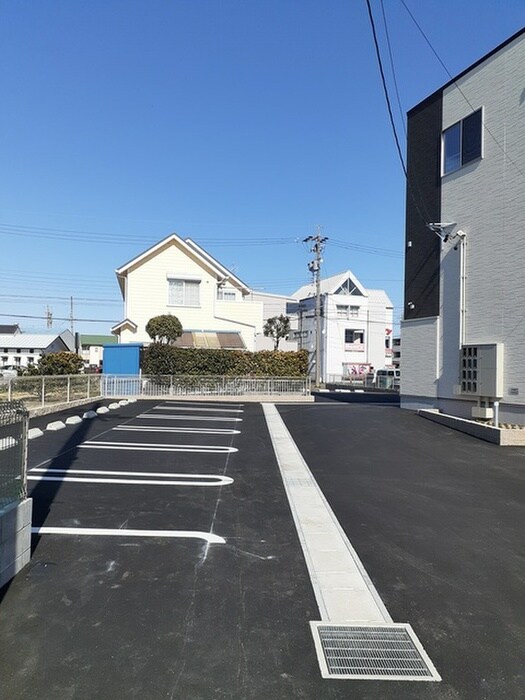 物件外観写真3　(駐車場)