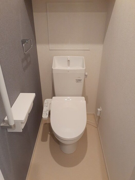 物件内観写真8　(トイレ)