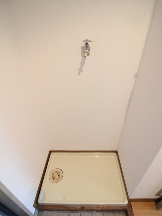 物件内観写真13　(洗濯機置場)