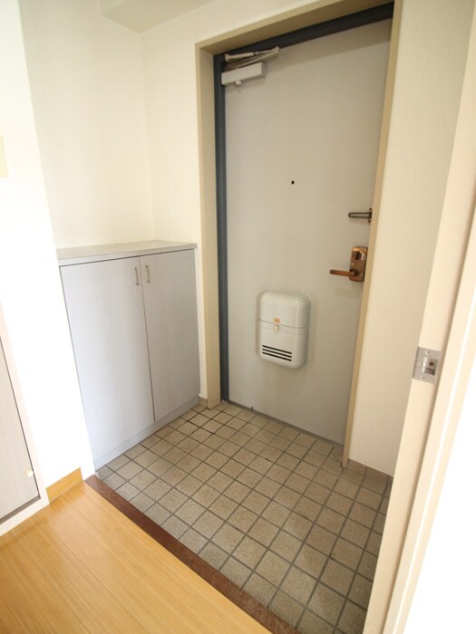 物件内観写真14　(玄関)