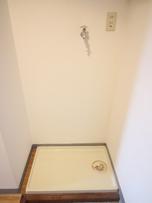 物件内観写真16　(洗濯機置場)