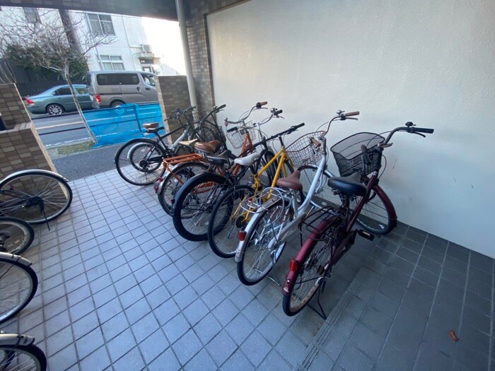 物件外観写真3　(駐輪場)