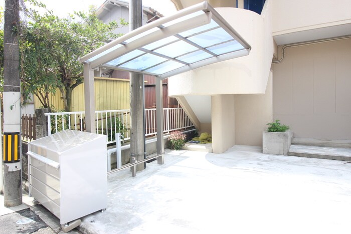 物件外観写真5　(駐輪場)