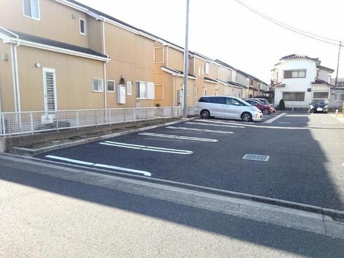 物件外観写真2　(駐車場)
