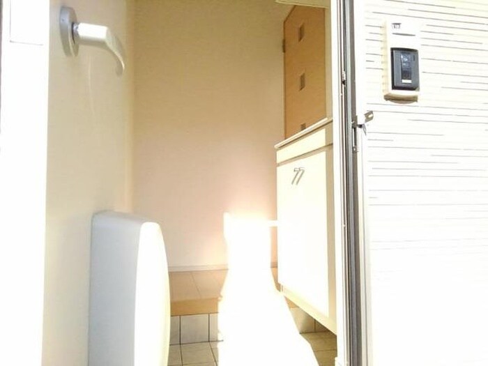 物件内観写真4　(玄関)