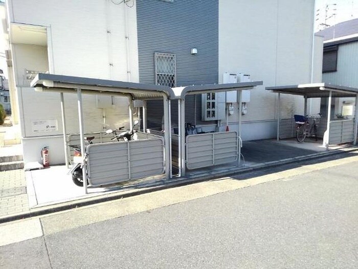 物件外観写真3　(駐輪場)