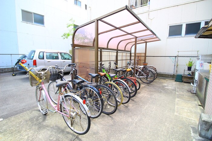物件外観写真4　(駐輪場)