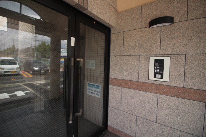 物件外観写真5　(エントランス部分)