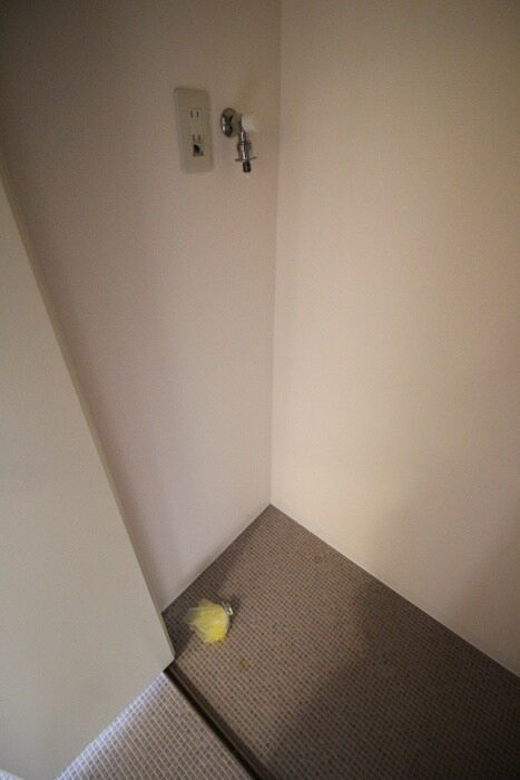 物件内観写真12　(洗濯機置場)