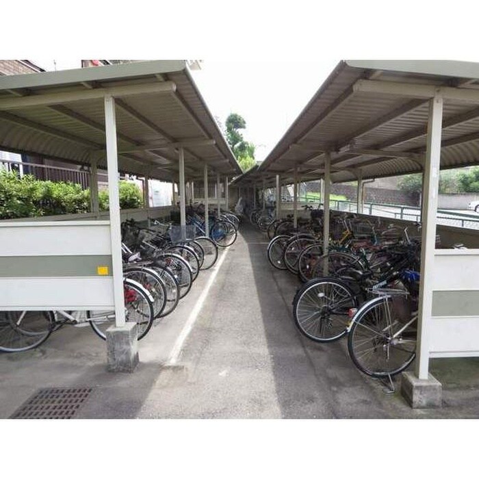 物件外観写真2　(駐輪場)