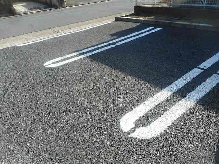物件外観写真2　(駐車場)
