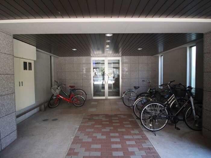 物件外観写真3　(エントランス部分)