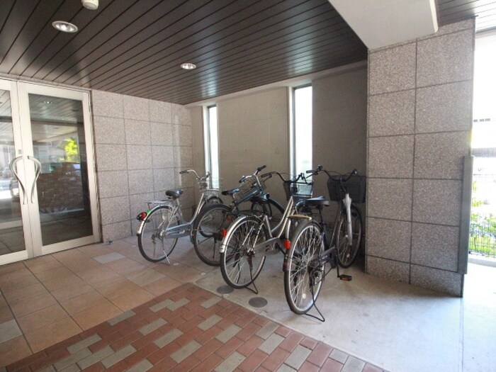 物件外観写真4　(駐輪場)