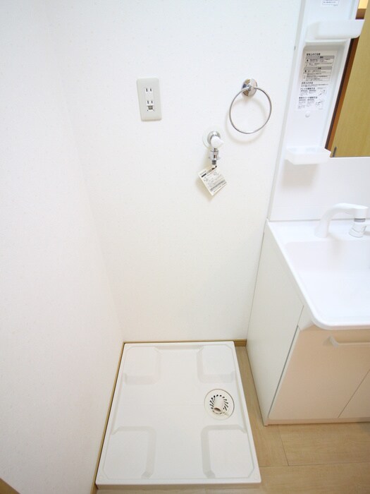 物件内観写真13　(洗濯機置場)