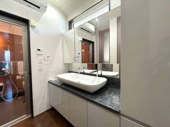 物件内観写真13　(洗面)