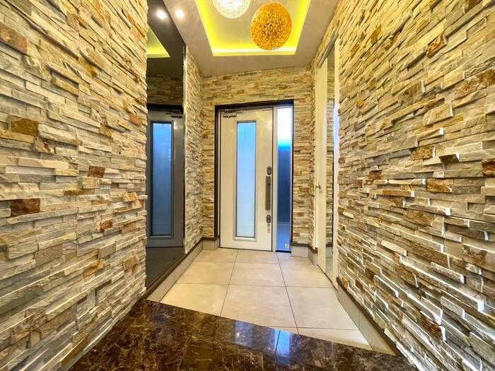 物件内観写真18　(玄関)