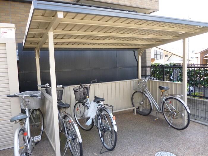物件外観写真3　(駐輪場)
