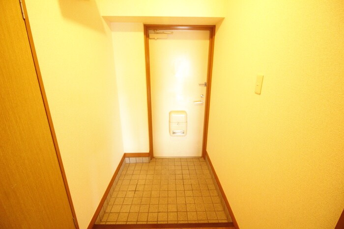 物件内観写真11　(玄関)