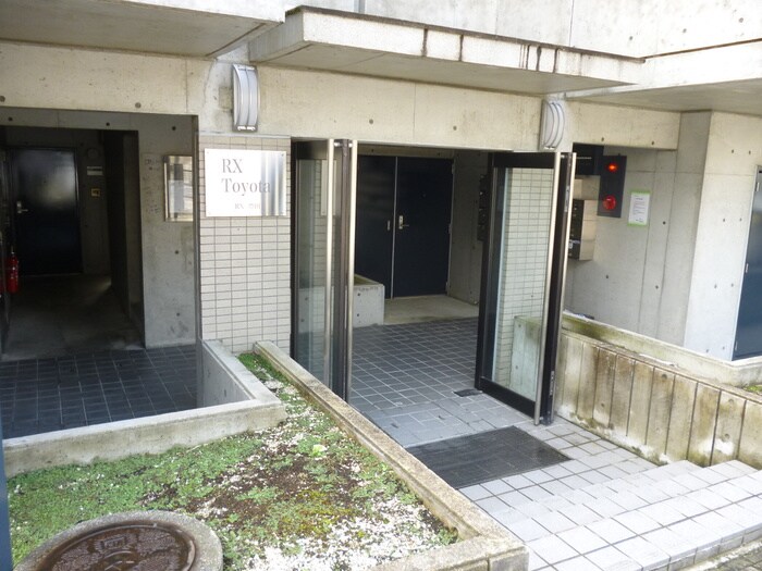 物件外観写真3　(エントランス部分)