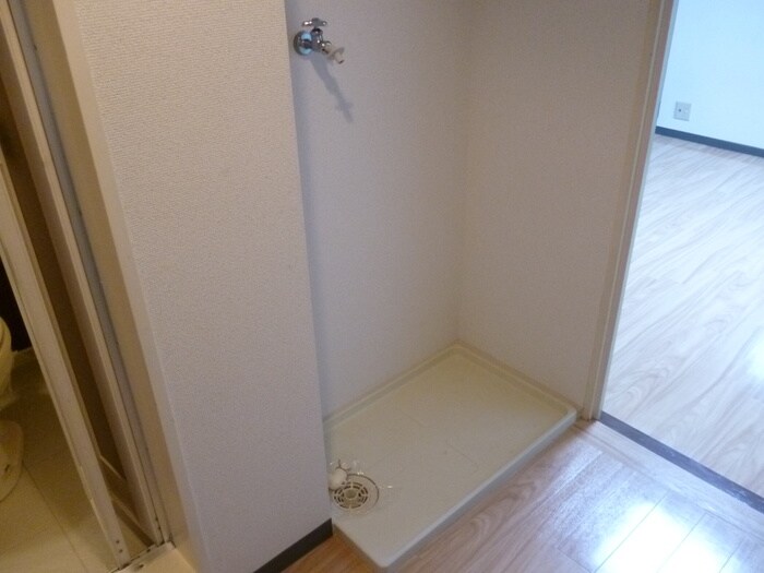 物件内観写真12　(洗濯機置場)