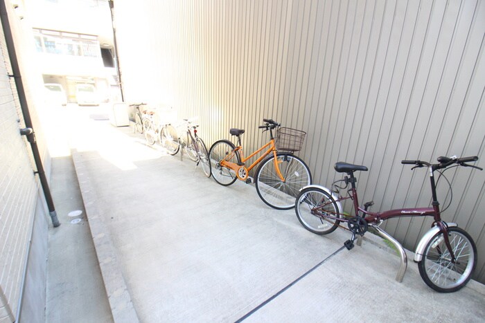 物件外観写真4　(駐輪場)