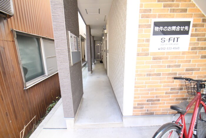 物件外観写真5　(エントランス部分)