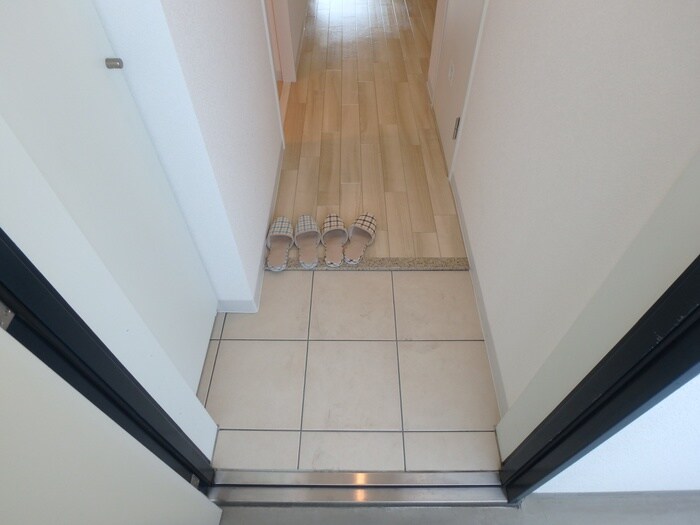 物件内観写真18　(玄関)