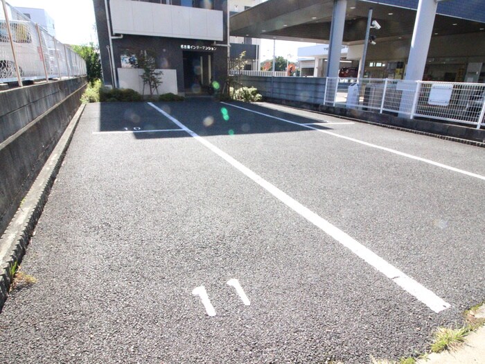 物件外観写真2　(駐車場)