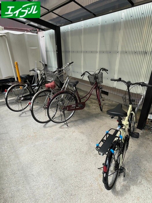 物件外観写真4　(駐輪場)