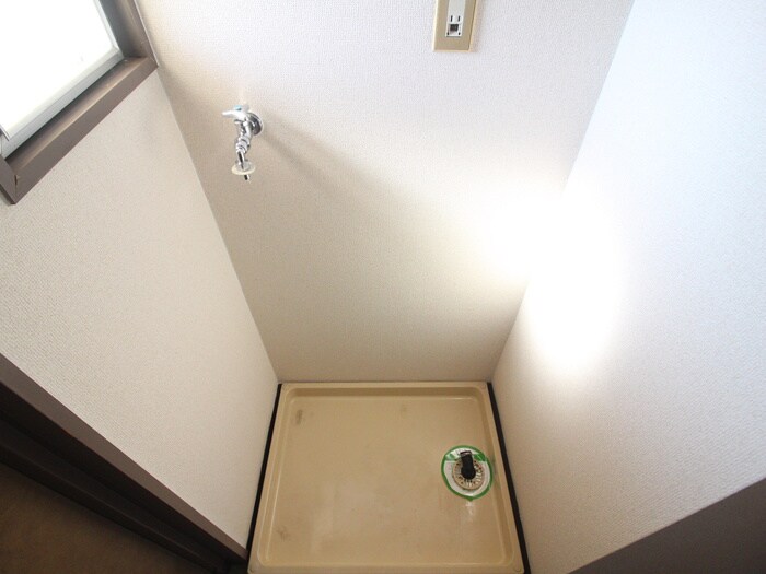 物件内観写真11　(洗濯機置場)